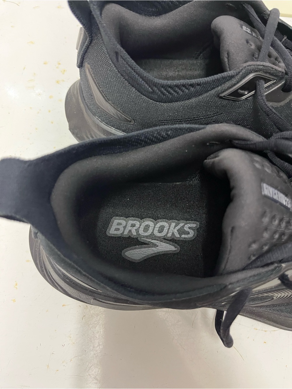 Brooks women’s Black Athletic Running Shoes only worn twice. 9 1/2 wide